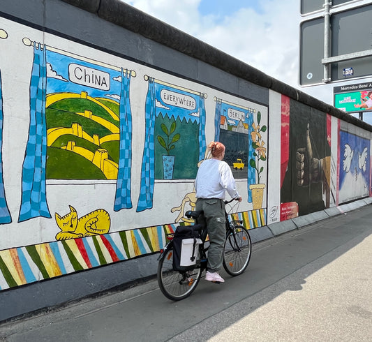 East-Side-Gallery-Fahrradtour-Fahrradrucksack-SpleenBerlin-Fahrradtasche-Rucksack