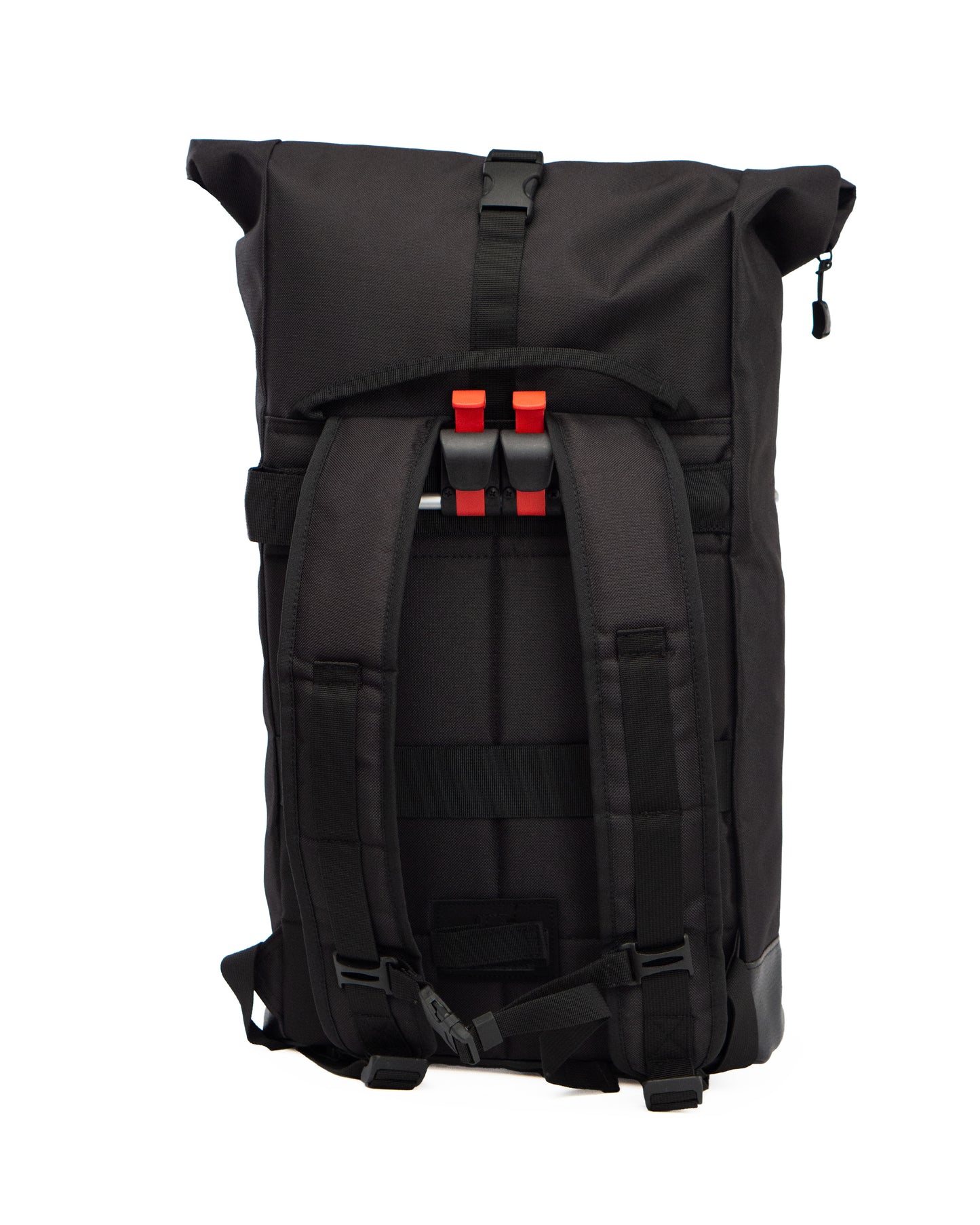 Bob Black – Rückenansicht des urbanen Rucksacks und Fahrradrucksacks mit eingesteckter Fahrradhalterung von Spleen Berlin, vegan, recycelbar, als Cityruck tragbar. ©Spleen Berlin