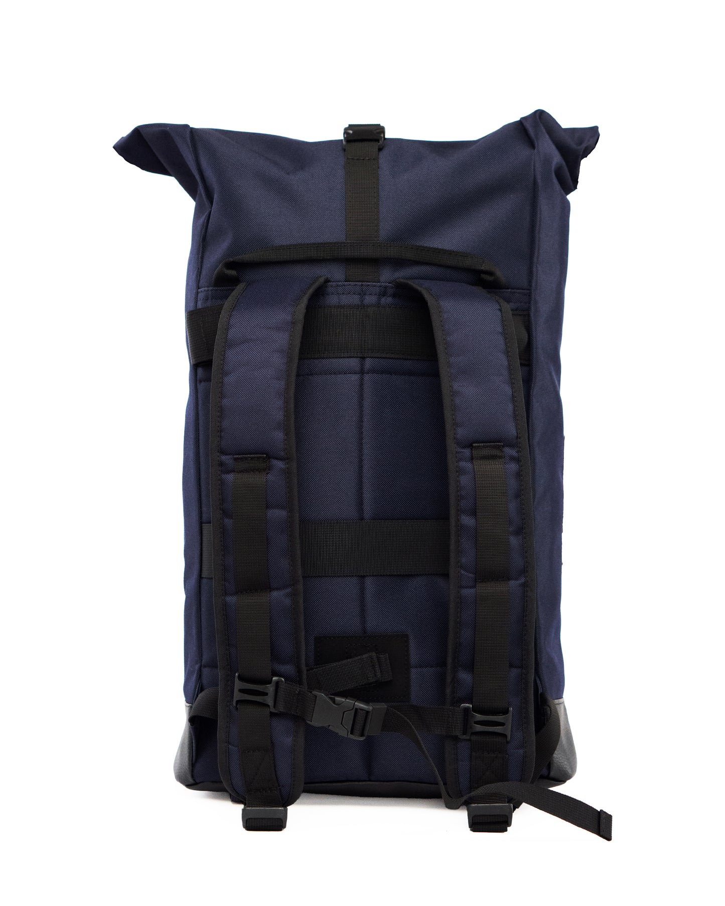 Rolltop-Rucksack Bob - Blue Glow mit praktischem Reißverschluss und Clipverschluss – flexibel erweiterbar Rückenansicht ohne Fahrradhalterung mit gepolsterten Trägen. ©Spleen Berlin