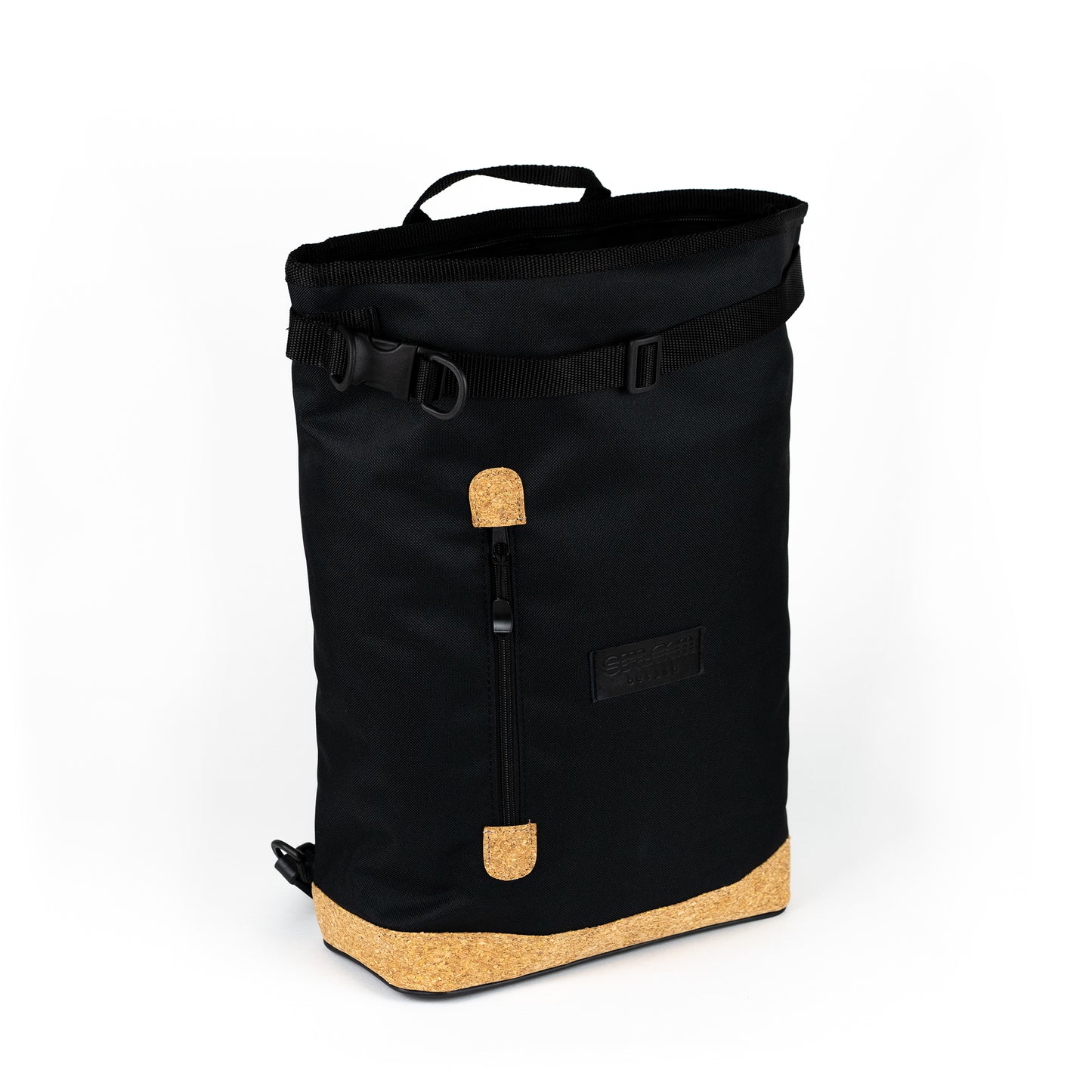 Seitenansicht des kleinen Rucksacks Liz Small Black Kork aus schwarzem nachhaltigem Cordura von Spleen Berlin. Bequem als Rucksack genial als Fahrradtasche.