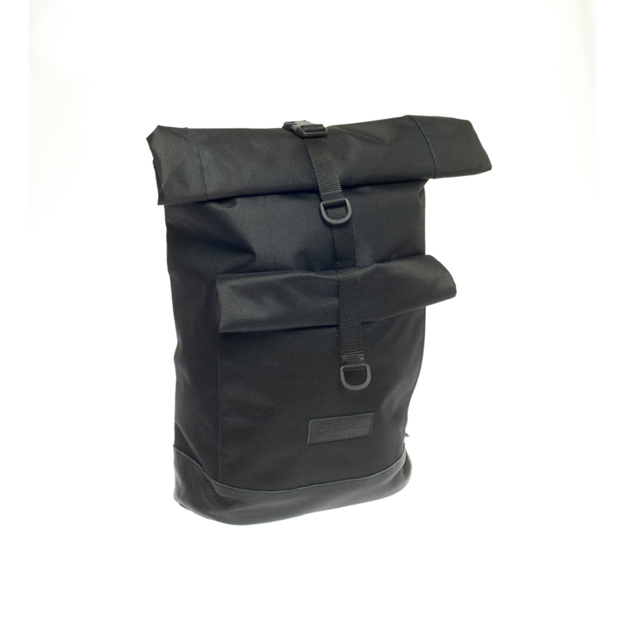 Bob Black – seitliche Ansicht des wasserabweisenden Rucksacks mit schmalem Profil
