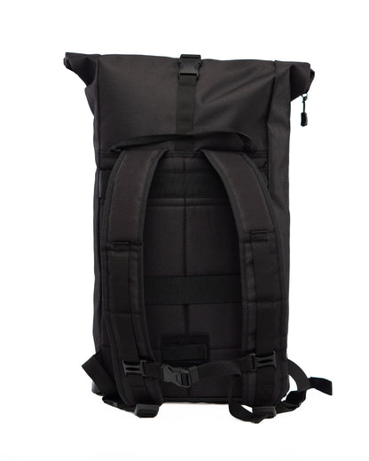 Bob - Black Rückenansicht des urbanen Rucksacks und Fahrradrucksacks von Spleen Berlin, mit gepolsterten Trägern ohne Fahrradhalterung. Vegan, recycelbar, als Fahrradtasche tragbar. ©Spleen Berlin