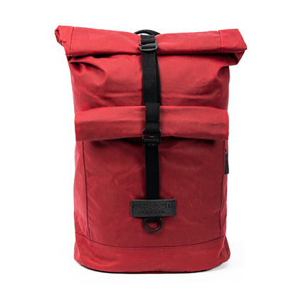 Vorderansicht des Bob - Waxed•
 Cotton in Rot•
 mit aufgesetzter Rolltasche und Reißverschluss  urbaner, veganer Rucksack ausrecyelter Baumwolle sojawaxed. ©Spleen Berlin