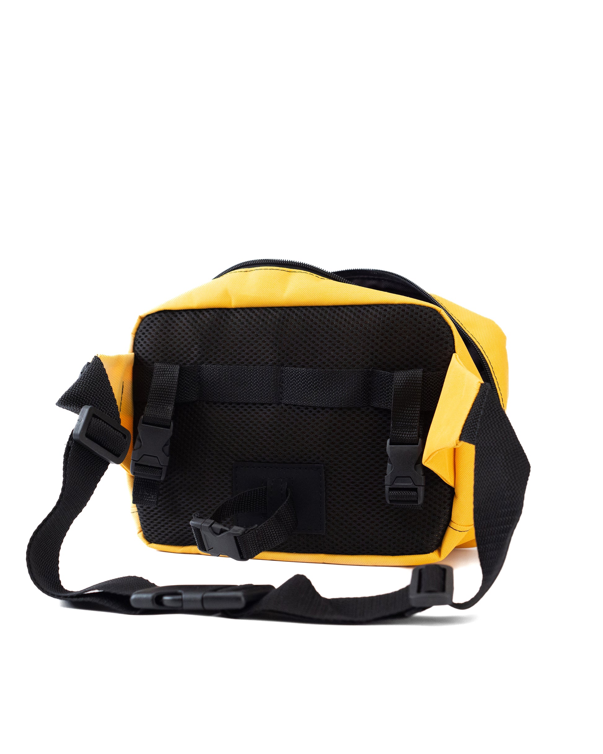 Rückansicht der gelben Crossbody-Bag „Sunrise“ von Spleen Berlin mit sichtbarer Lenkerbefestigung; vegane 3,5-Liter-Umhägetasche im urbanen Stil, auch als Lenkertasche fürs Fahrrad nutzbar. @Spleen Berlin
