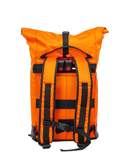 Bob Orange Glow 2 in 1 Fahrradrucksack Rückenansicht mit gepolsterten Trägern und Fahrradhalterung. © Spleen Berlin