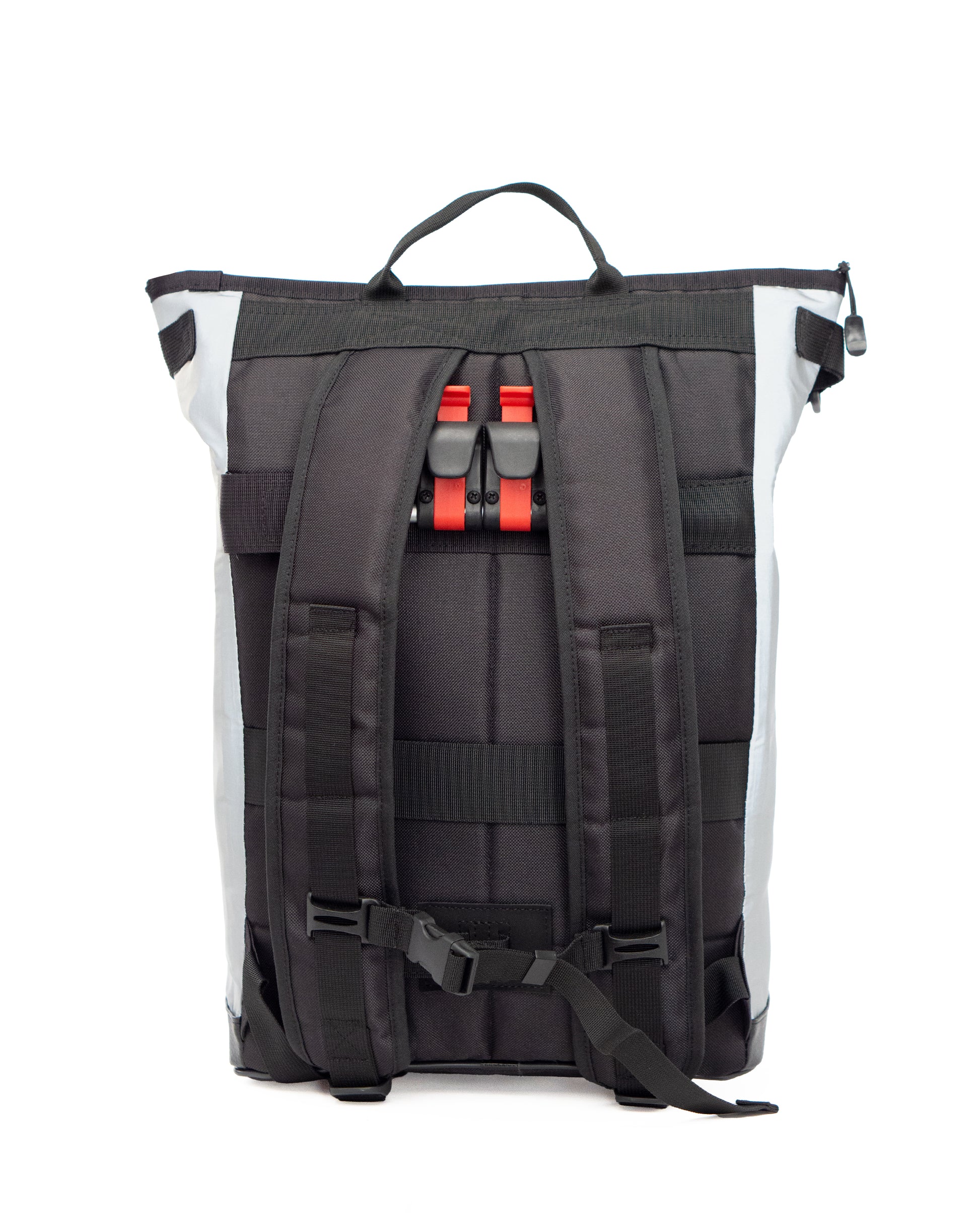 LIZ - Small Glow von Spleen Berlin reflektierender Fahrradrucksack & Fahrradtasche mit gepolsterten Trägern, Rückenansicht und integrierter Fahrradhalterung. ©Spleen Berlin