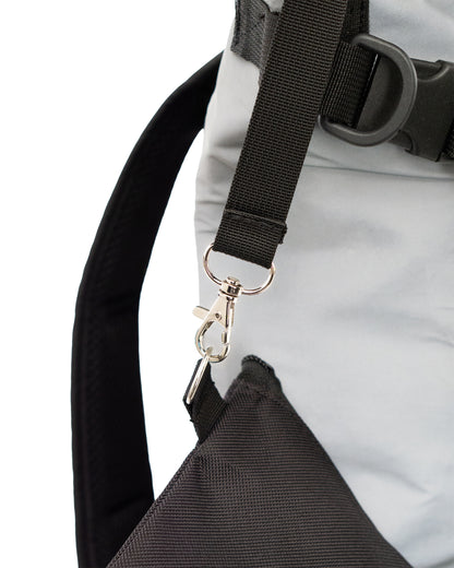 LIZ - Small Glow von Spleen Berlin urbaner Fahrradrucksack & Fahrradtasche mit reflektierendem Material, Karabiner, Schlüsselband, Täschchen & Fahrradhalterung, aus Recyclingmaterial. ©Spleen Berlin