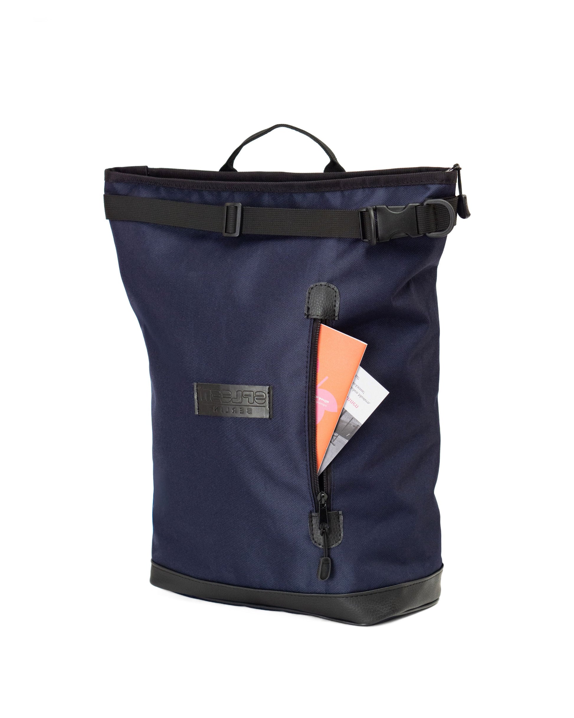 Wasserabweisender Fahrradrucksack unisex – Liz Small Blue von Spleen Berlin. Mit vorderer Reissverschlusstasche für Handy und andere Kleinigkeiten.