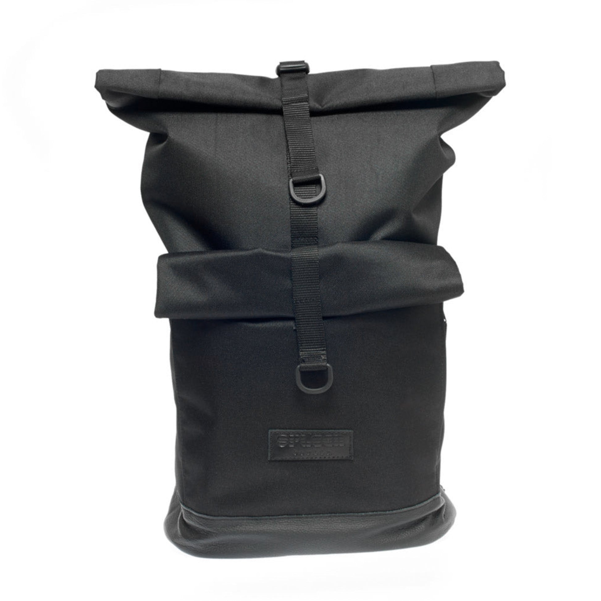 Vorderansicht, Spleen Berlin Bob - Black Fahrradrucksack, Rucksack & Fahrradtasche in einem, urbaner Cityrucksack, recycelbar, schwarz, Rolltop-Design. ©Spleen Berlin