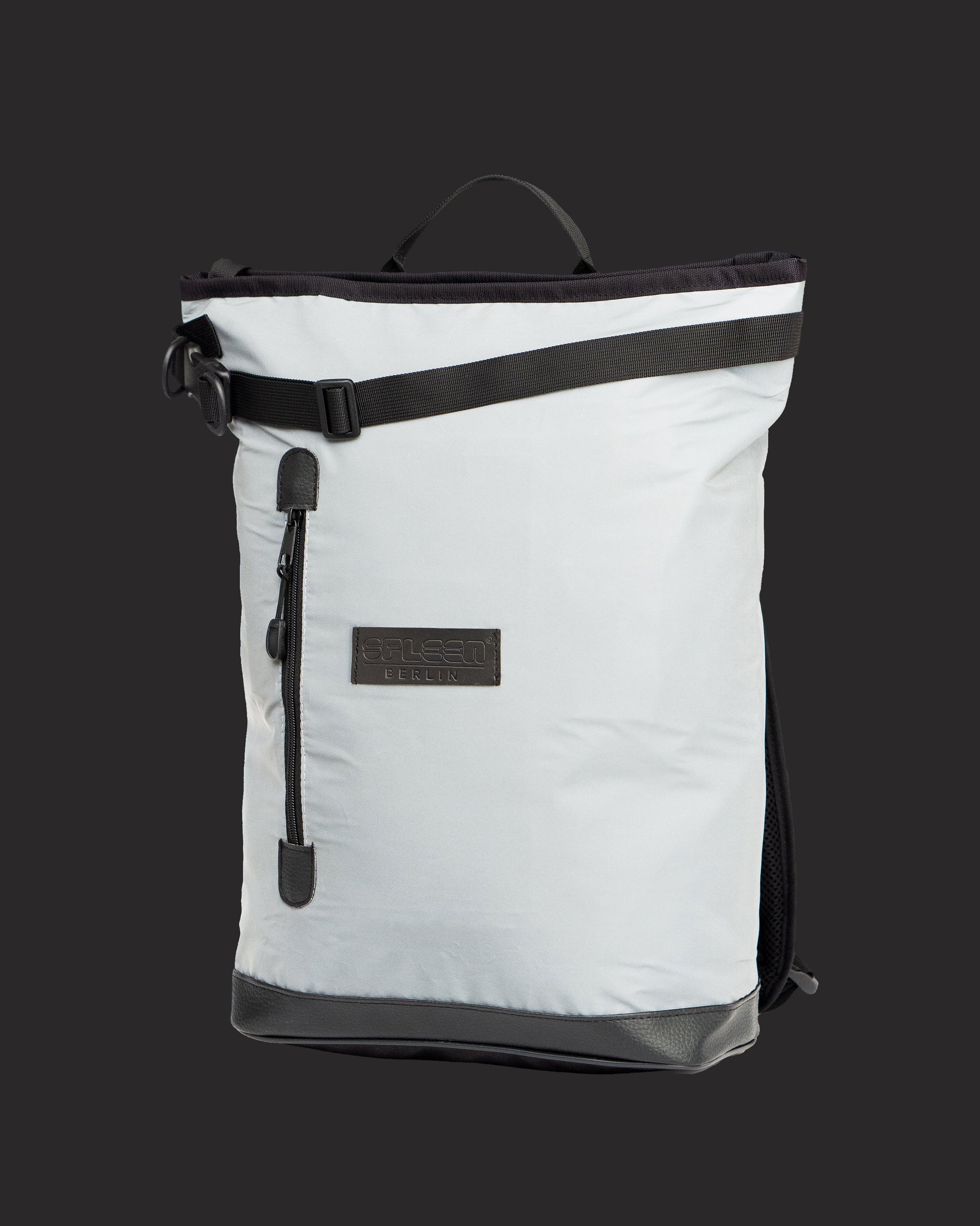 LIZ - Small Glow von Spleen Berlin reflektierender Fahrradrucksack und Fahrradtasche bei Dunkelheit ideal für Sichtbarkeit im urbanen Straßenverkehr. 