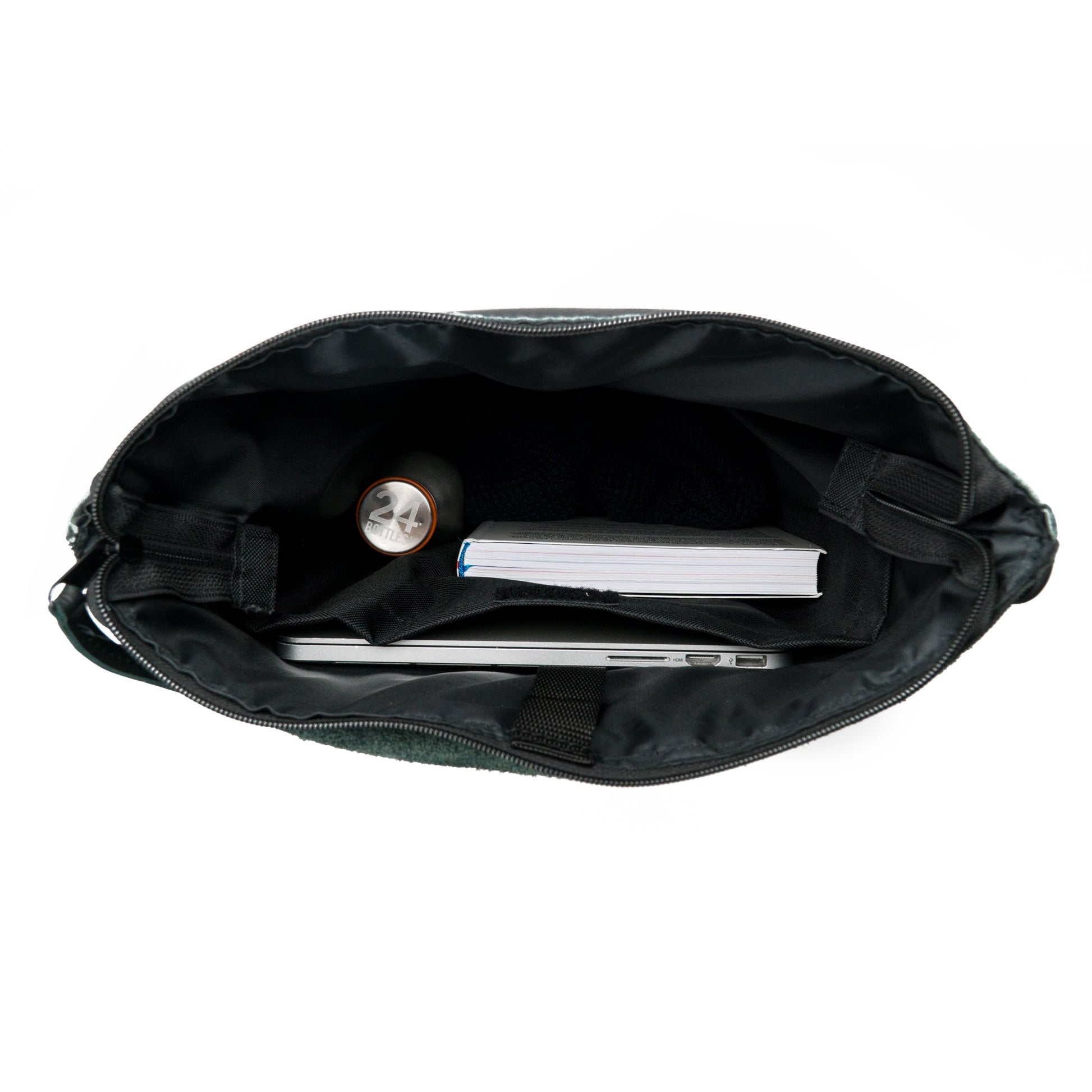 Neo - Black Innenansicht mit strukturiertem Hauptfach, praktischer Organisation und gepolstertem Laptopfach (13"/15"). Perfekt für den 
 urbanen Alltag. ©Spleen Berlin