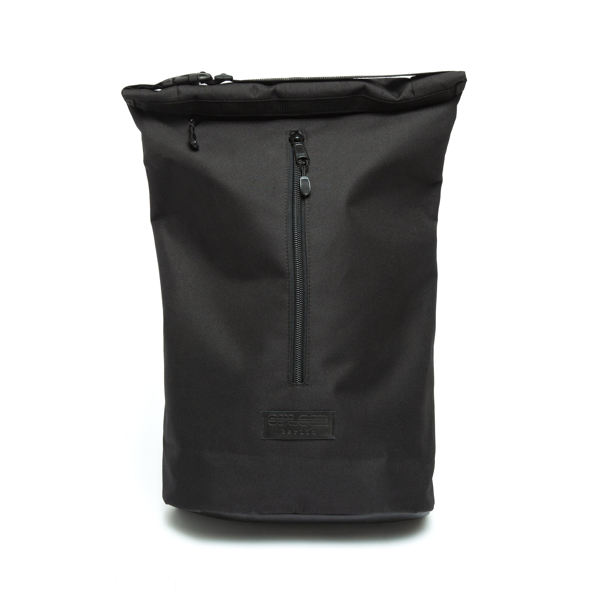 Neo - Black in Vorderansicht smarter Rucksack mit großem, mittig platziertem Reißverschluss für schnellen Zugriff auf das integrierte Extrafach. Ideal für den urbanen Alltag. ©Spleen Berlin