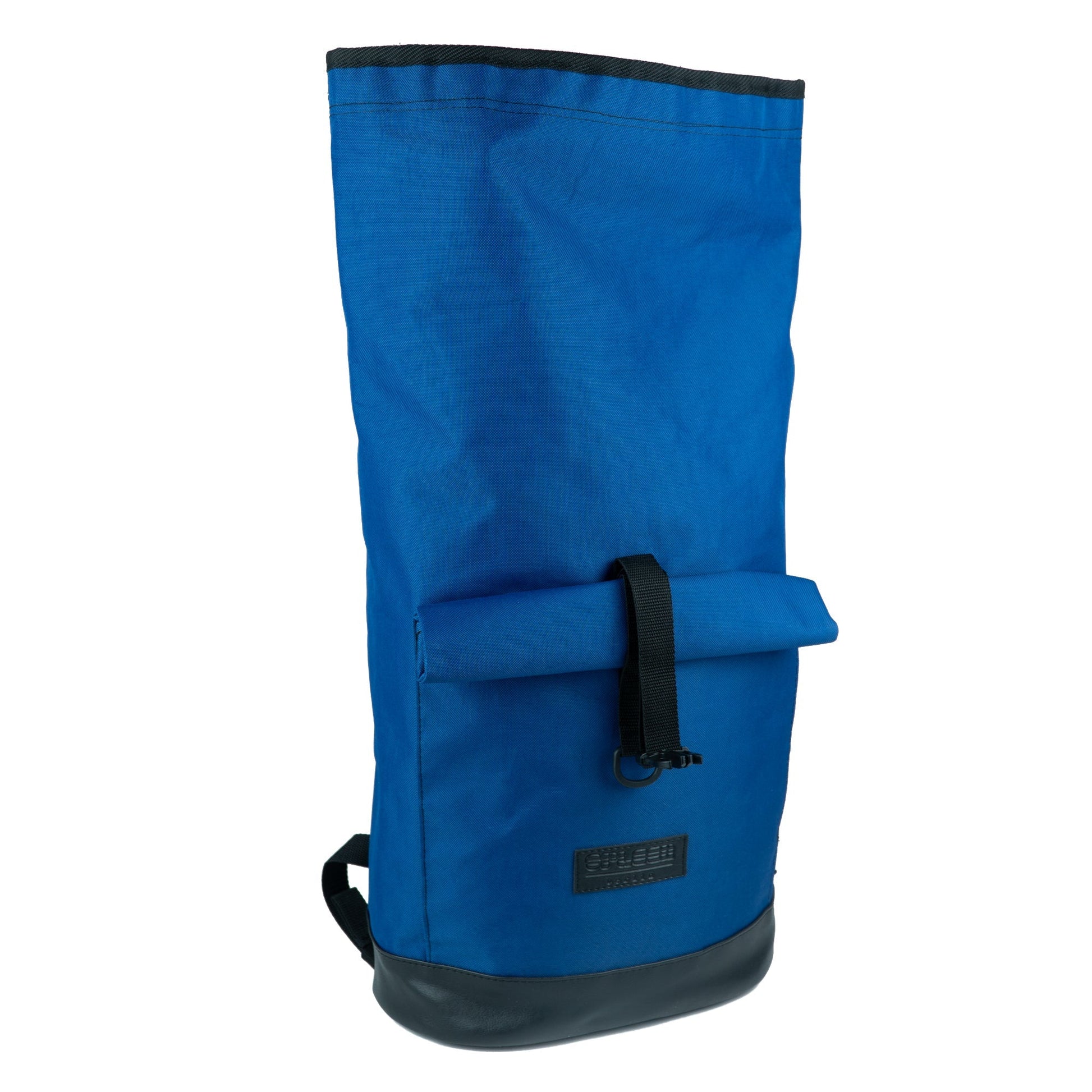 Größenansicht des BOB Rucksacks in Royalblau von Spleen Berlin 30 Liter Volumen, ideal für Alltag, Fahrrad und Reisen. ©Spleen Berlin