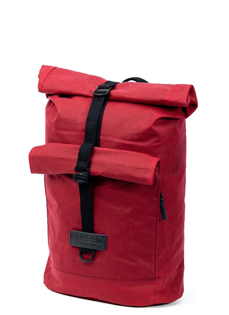 Bob•Waxed•Motto•in•Rot•U+2013•veganDer Rucksack aus sojawaxed Baumwolle, wasserabweisend, urbanes Design, vielseitig nutzbar als Fahrradrucksack und Tagesrucksack. Bequem zu tragen und einfach am Fahrrad befestigen. 
©Spleen Berlin