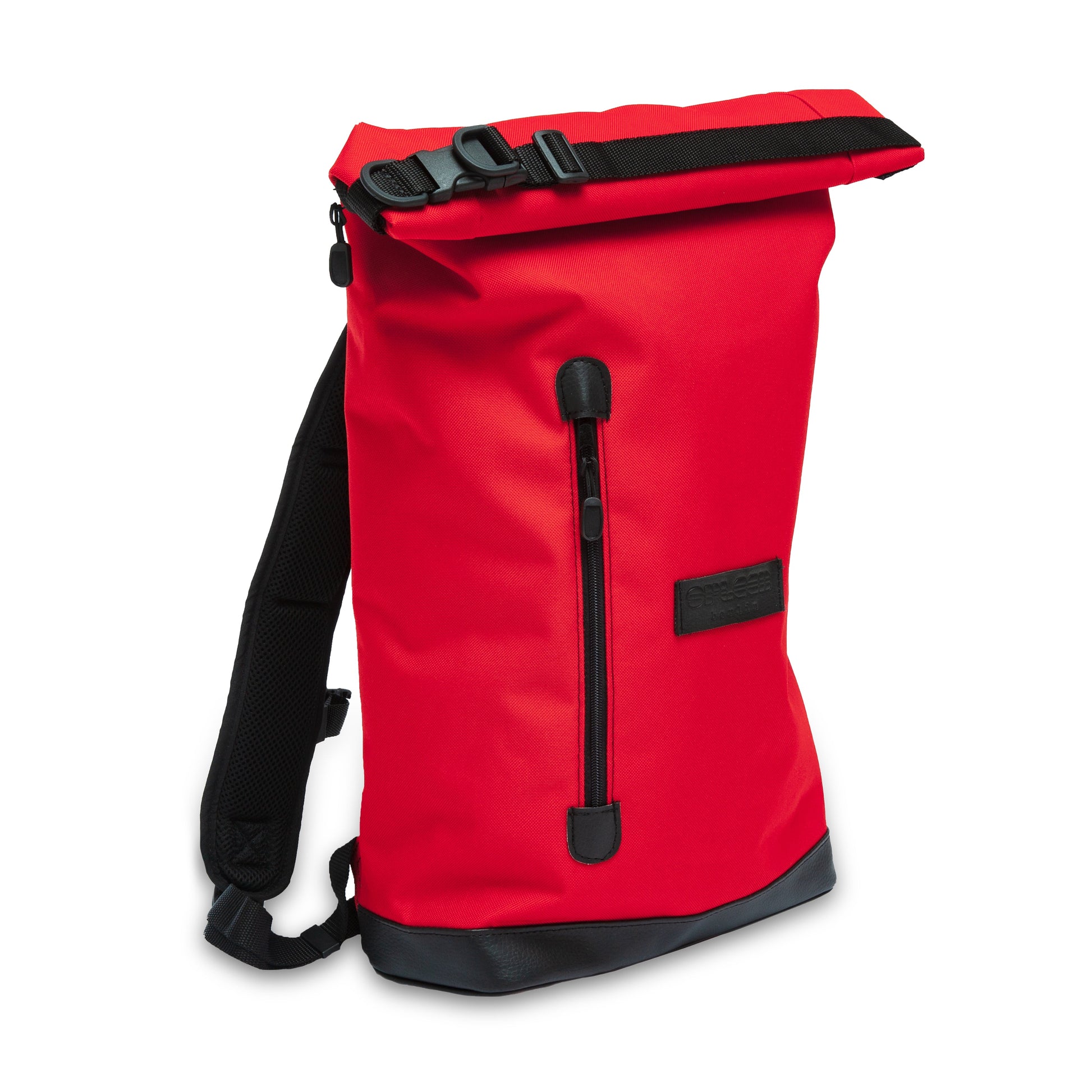 Liz - Red von Spleen Berlin in Seitenansicht schlanker, urbaner Rucksack und Fahrradtasche in einem, mit Fahrradhalterung und stilvollem Design
 für unterwegs. ©Spleen Berlin
